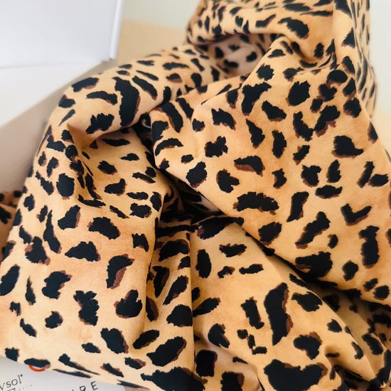 Box couture haut Sia – Patron 34/56 + tissu 100% Imprimé Leopard  + Mercerie assorti complet