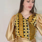 Video shooting photo, model ensemble en wax, ensemble en satin et wax, beige champagne, blouse et jupe portefeuille, tenue de cérémonie africaine
