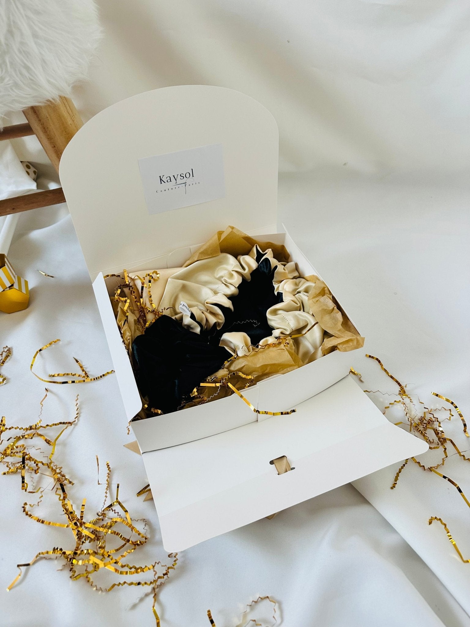 Box cadeau avec Taie d'oreiller en satin - Bonnet en satin - Chouchou –  Kaysol Couture
