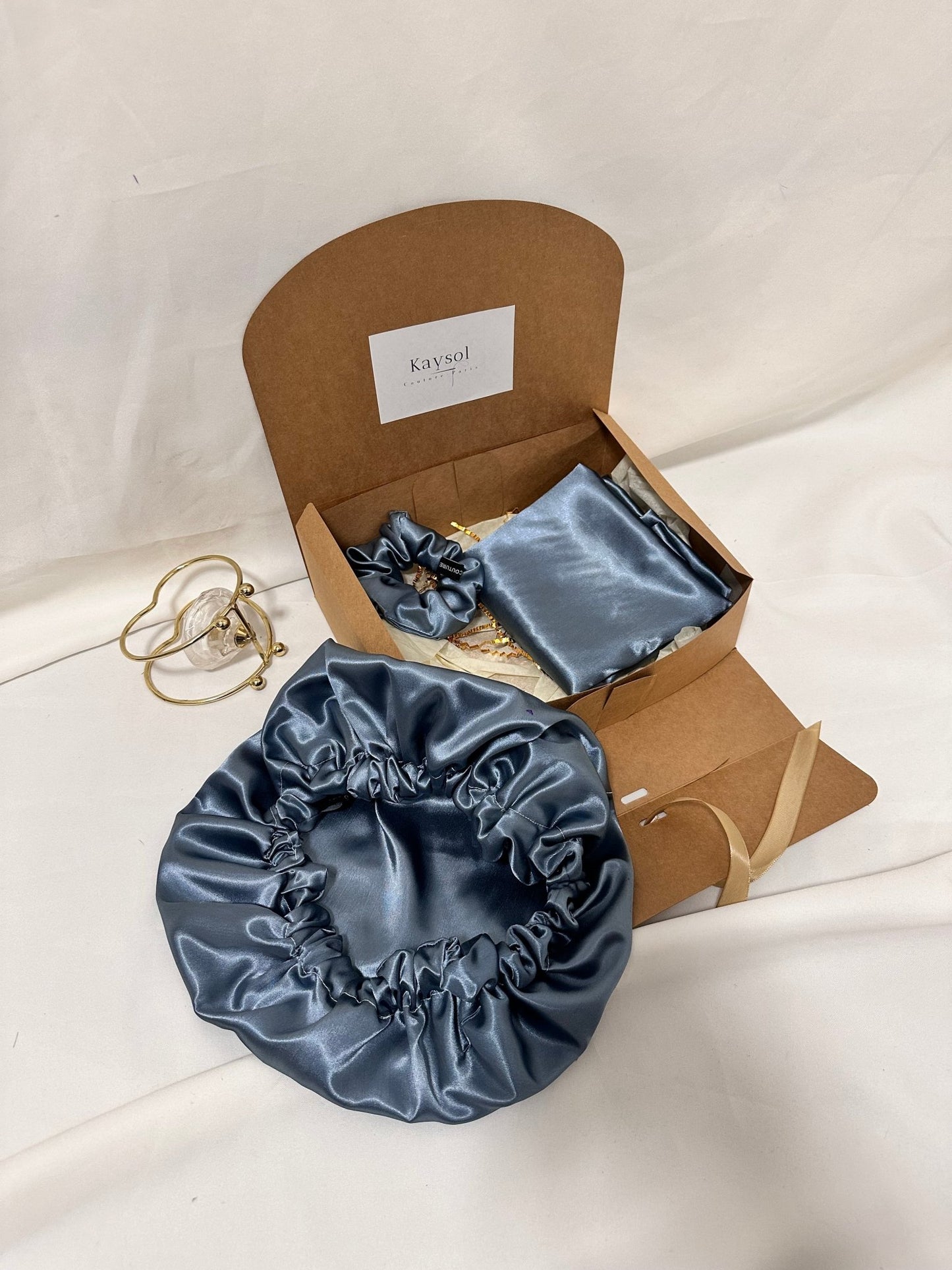 Box Cadeau soin cheveux - Bonnet en satin avec taie d’oreiller en satin et chouchou - Kaysol Couture