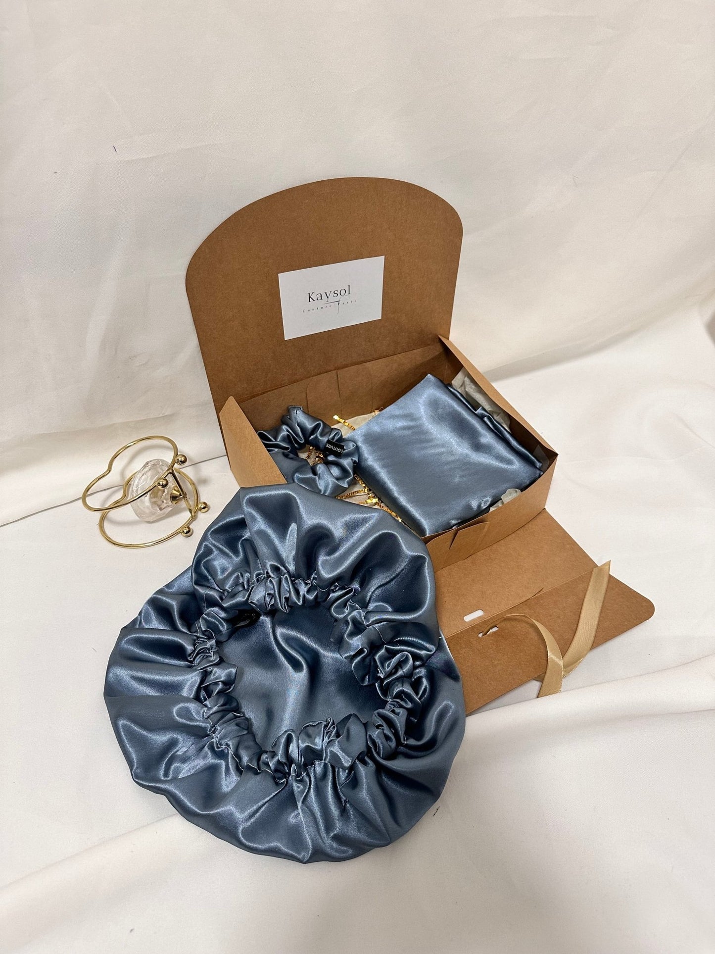 Box Cadeau soin cheveux - Bonnet en satin avec taie d’oreiller en satin et chouchou - Kaysol Couture
