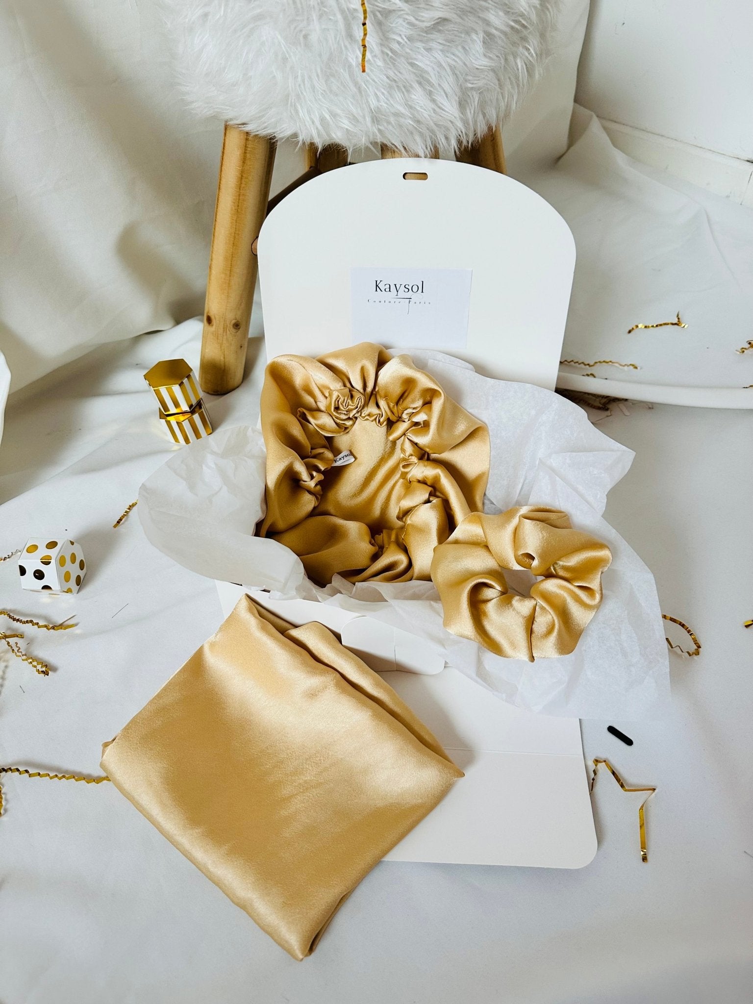 Box Soie Luxueux - avec Taie d’oreiller en Soie - Bonnet en soie et Chouchou en Beige champagne - Kaysol Couture