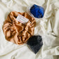 Présentation bonnet de soie -  nude - bleu - noir 