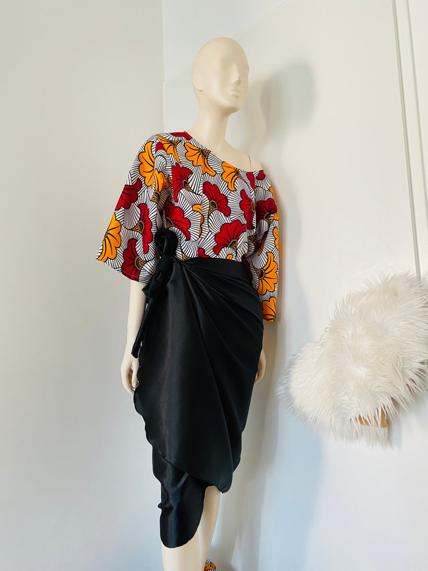 Blouse en wax africain - jupe en satin taille haute - jupe en satin noir