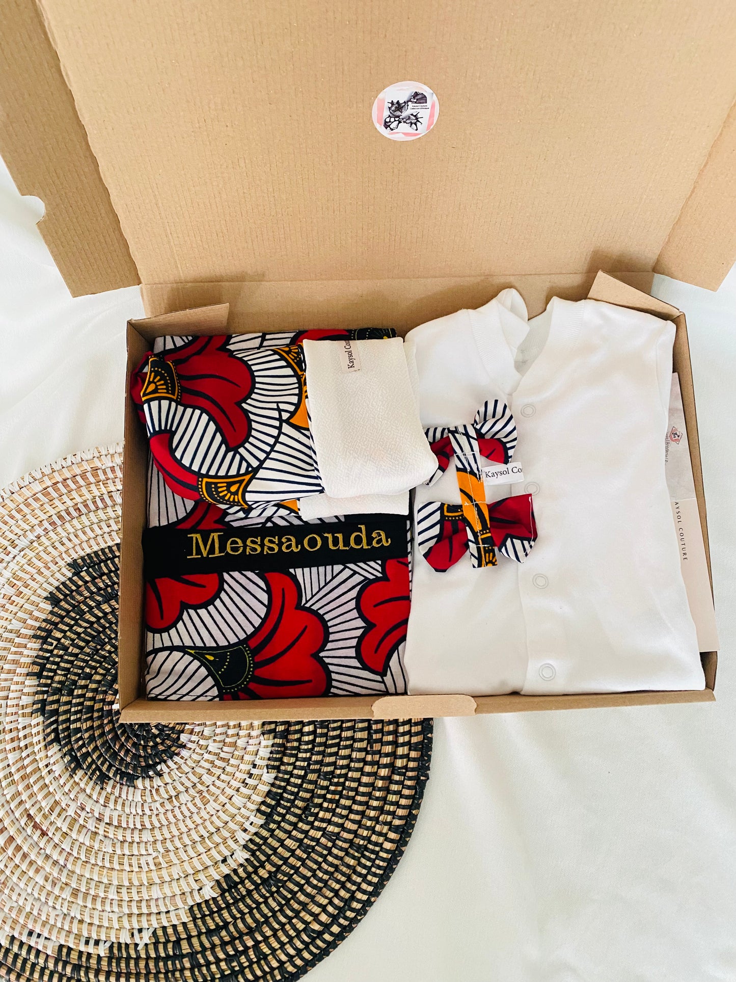 coffret naissance - cadeau africain - box bonnet fleuri
