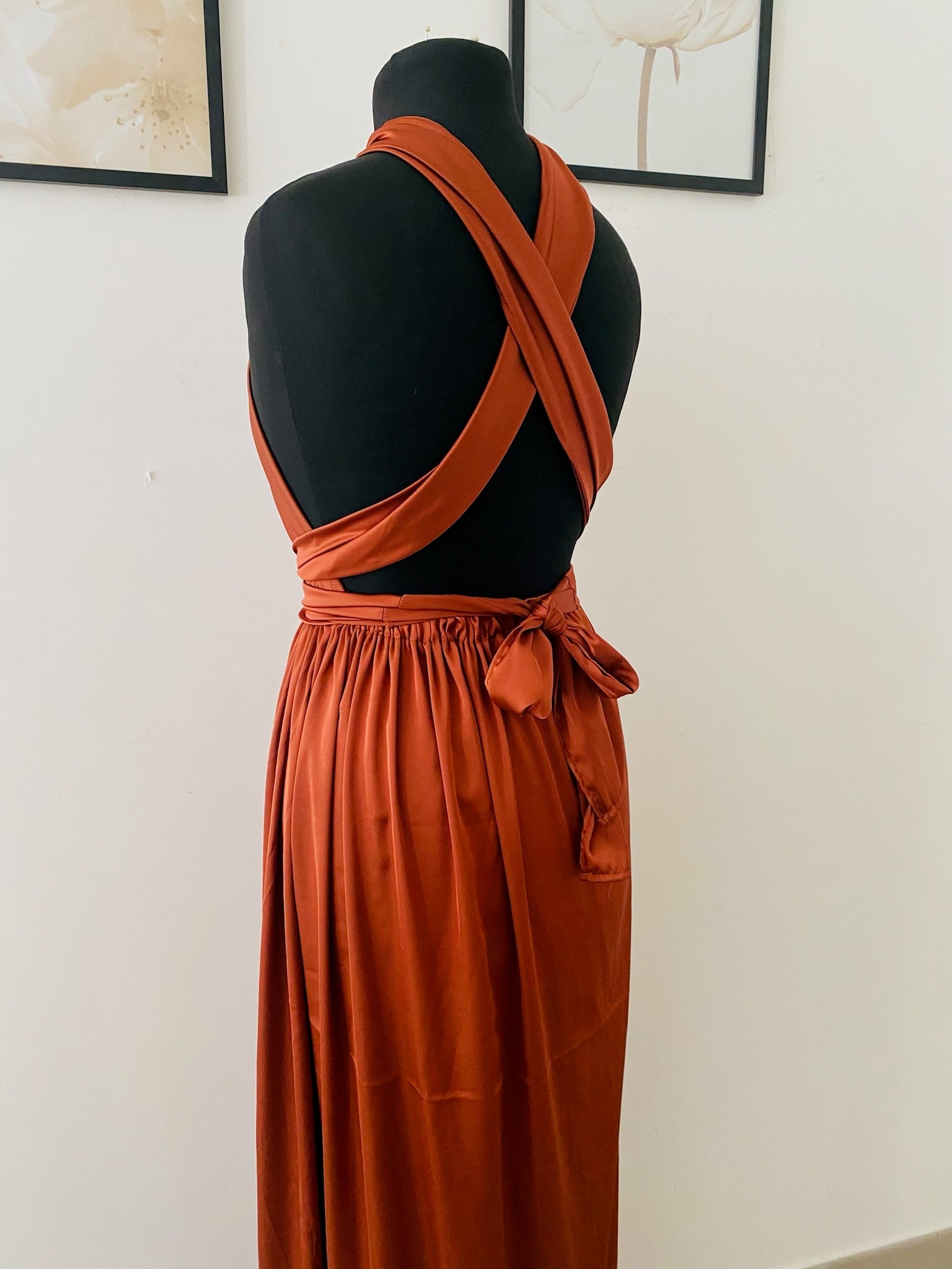 Robe convertible en Satin - Robe de soirée avec poches - Robe Infinity - Choix de couleur - Robe Fendu en satin - Kaysol Couture